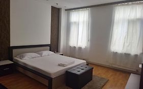 Aparthotel Yanis